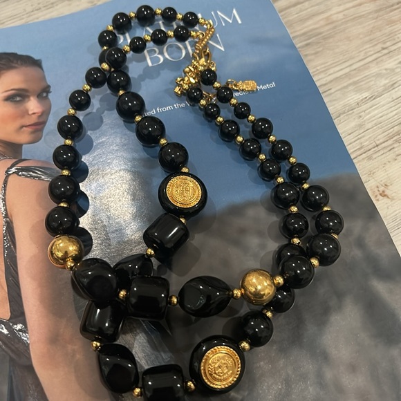 Vintage Liz Claiborne Black Plastic Gold Tone Beaded Necklace Classic Logo - Picture 2 of 8